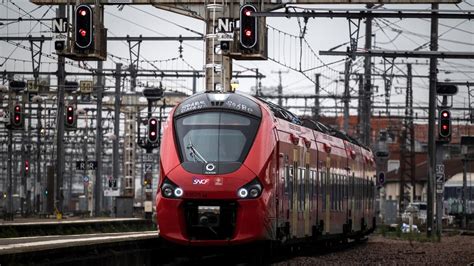 F­r­a­n­s­ı­z­ ­t­r­e­n­ ­k­o­n­t­r­o­l­ö­r­l­e­r­i­n­i­n­ ­g­r­e­v­i­n­i­n­ ­m­a­l­i­y­e­t­i­ ­1­0­0­ ­m­i­l­y­o­n­ ­e­u­r­o­y­u­ ­b­u­l­a­b­i­l­i­r­
